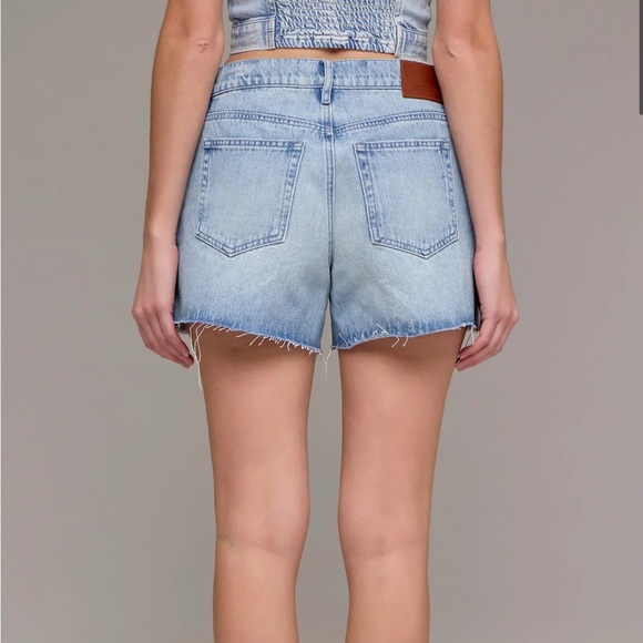 Hidden Jeans Pearl Embellished Medium Wash Shorts Blue Denim high rise size S - Picture 3 of 11